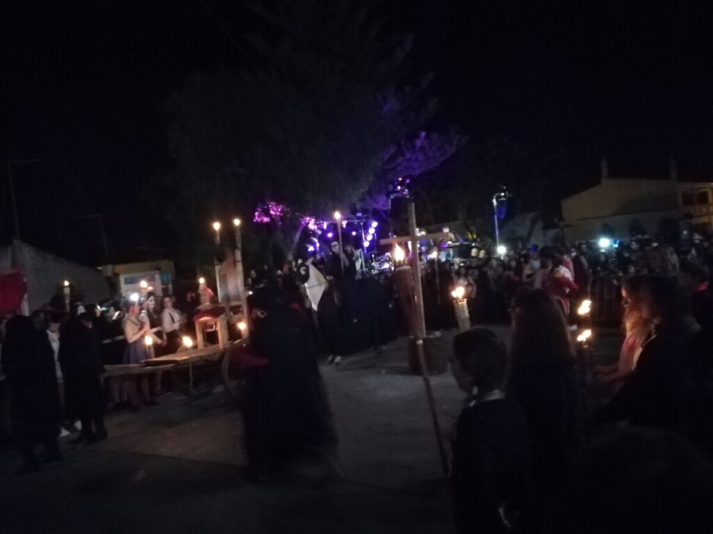 Heksenverbranding met kar en dorpsgenoten in Alte