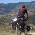 De fietsende kok strijkt neer in Portugal